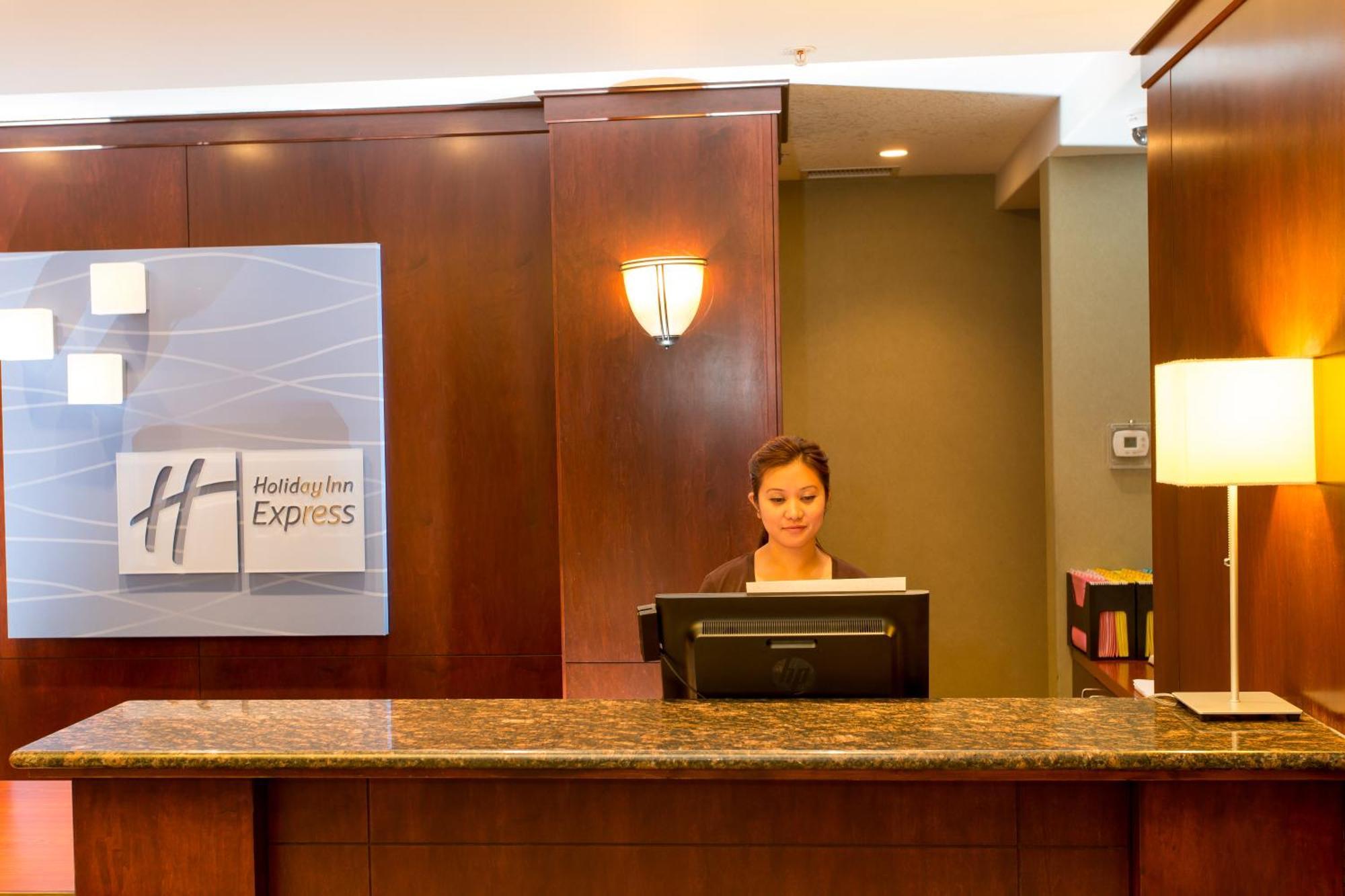 Holiday Inn Express & Suites Drayton Valley By Ihg Eksteriør bilde